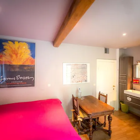 Yaca Bed & Breakfast 2*