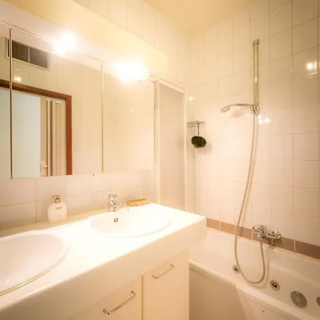 Yaca Bed & Breakfast 2*