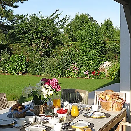 Yaca Bed & Breakfast 2*